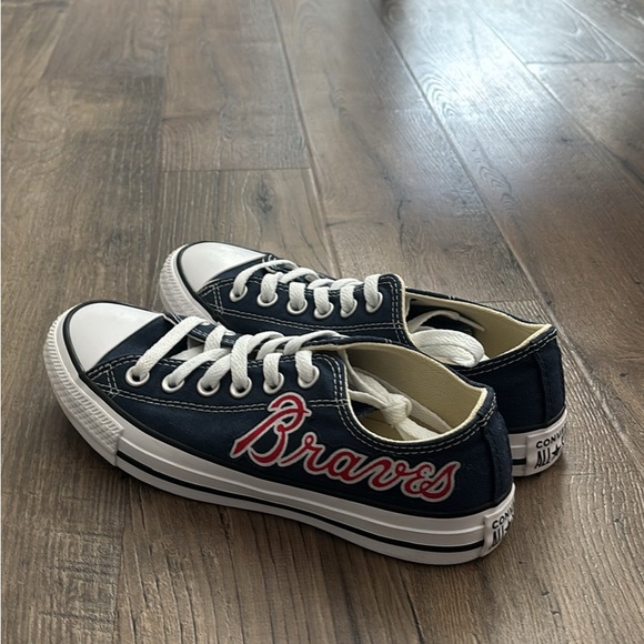 RARE Atlanta Braves Converse - Picture 3 of 6